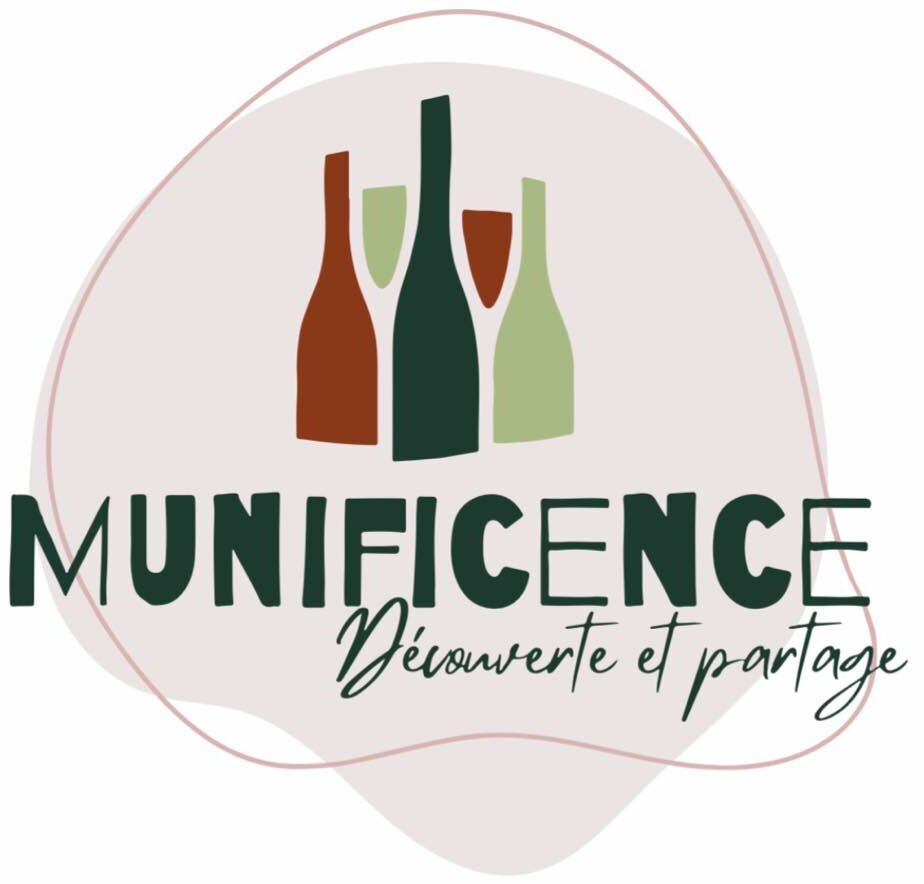 Logo du bar Munificence, trois bouteilles et le texte "Munificence Découverte et Partage"